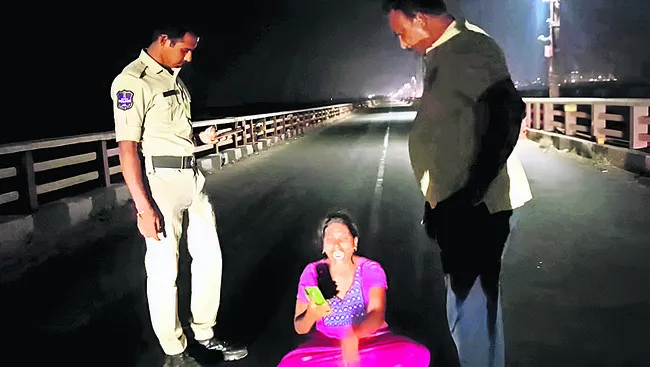 మహిళ ఆత్మహత్యాయత్నం