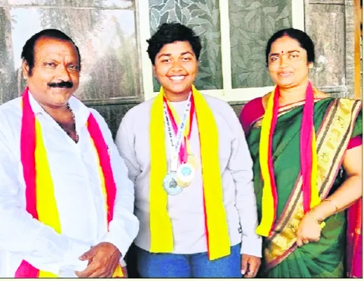 బాలికా పైల్వాన్‌ కీర్తి.. ఎందరికో స్ఫూర్తి