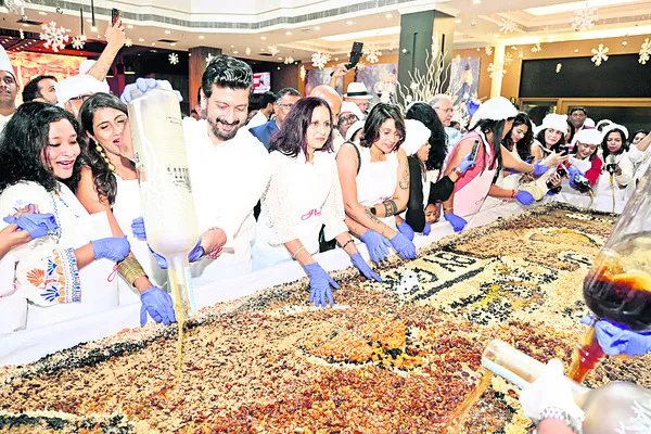 సందడిగా క్రిస్మస్‌ కేక్‌ మిక్సింగ్‌ 
