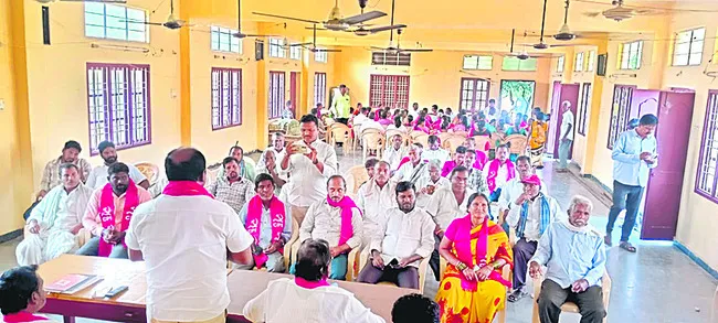 కామ్రేడ్స్‌ల కయ్యం! 