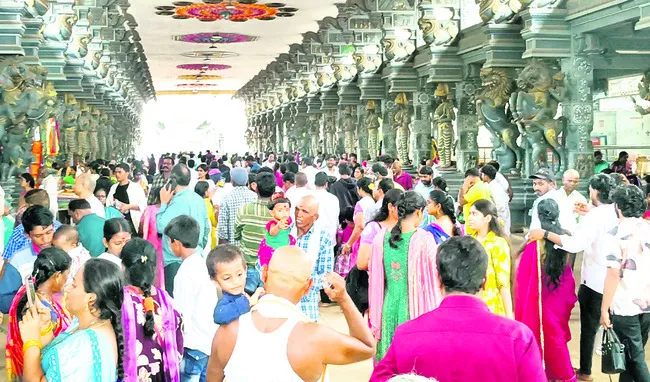 కిటకిటలాడిన శ్రీవారి క్షేత్రం 