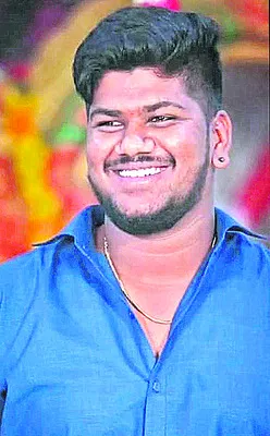 అప్పుల బాధ తాళలేక  యువకుడి ఆత్మహత్య 
