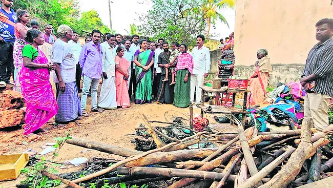 బాధిత కుటుంబానికి భరోసా! 