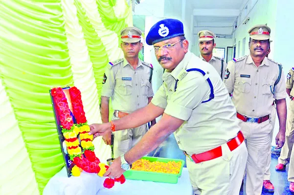 సమసమాజ స్థాపనకు  కనకదాస సేవలు ఆదర్శనీయం 
