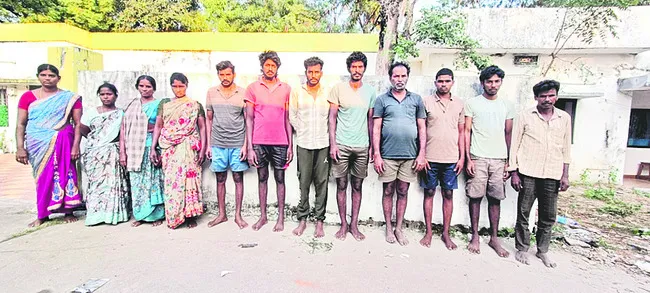 డబ్బులు సంపాదించాల నేఆశతో..