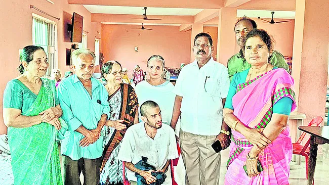 మతిస్థిమితం లేని  యువకుడు తండ్రి చెంతకు 