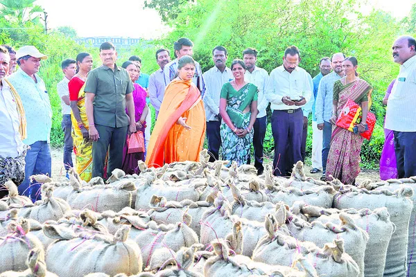 కొనుగోలు కేంద్రాల్లోనే మద్దతు ధర 