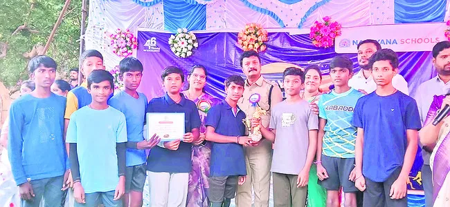 విద్యార్థులు క్రీడల్లోనూ రాణించాలి
