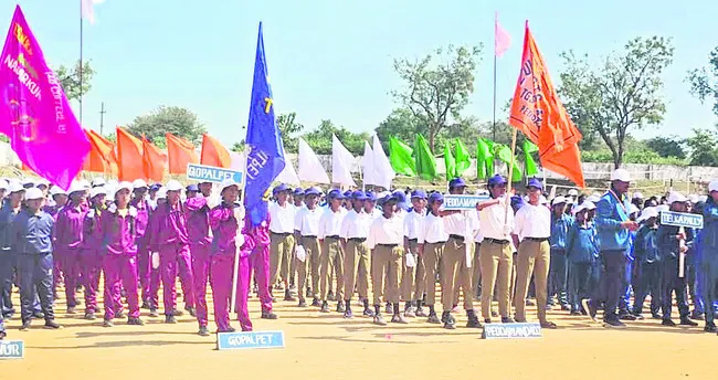 దళారులను నమ్మి మోసపోవద్దు 