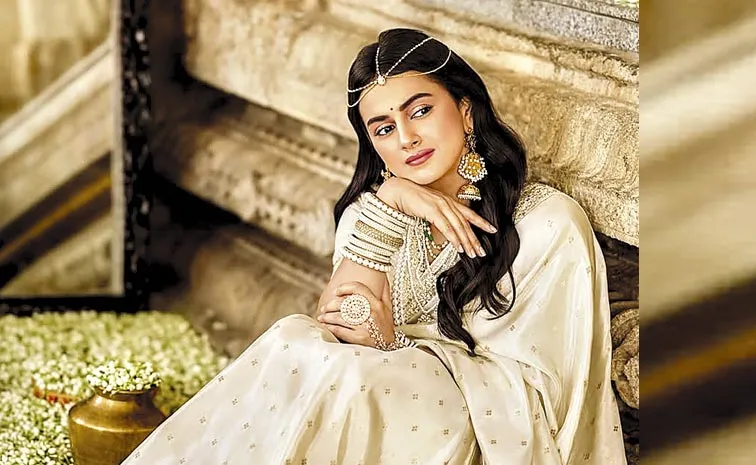 Shraddha Srinath Mesmerizing Saree Style