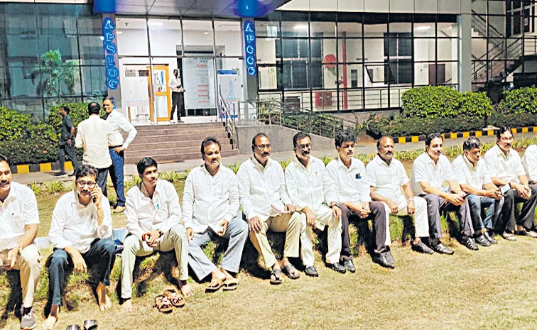 Conspiracies against the peaceful struggle of electricity company employees