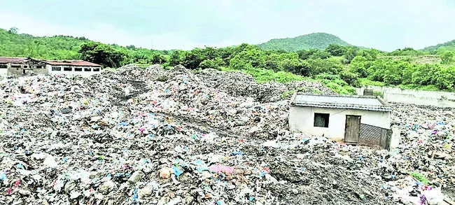 ‘డంపు’.. కంపు