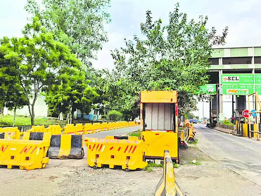 కష్టాల ‘ప్లాజా’ ! 