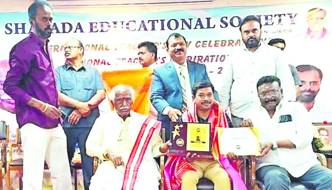 ఉపాధ్యాయుడికి జాతీయ పురస్కారం