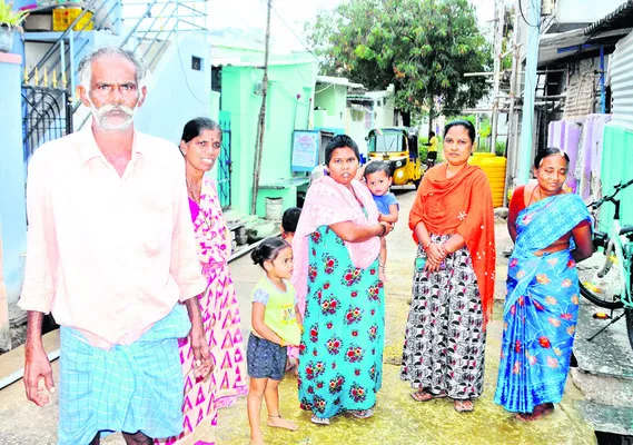 నట్టేట ముంచిన ‘ఆమె’ 