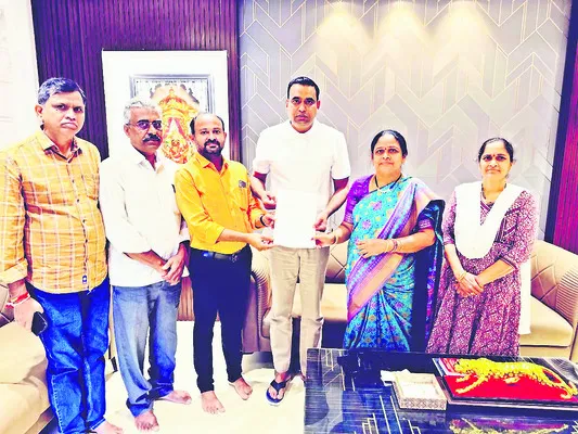 శ్రీకాంతాచారి వర్ధంతికి తరలిరావాలి