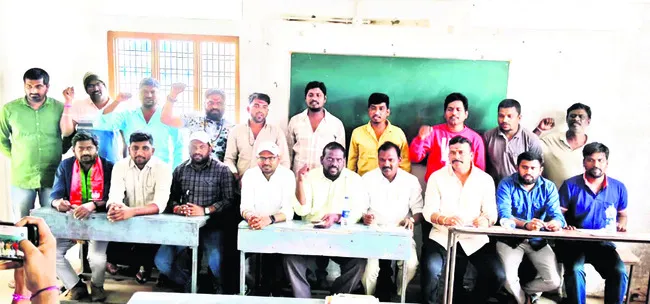 స్కూల్‌ వ్యాన్‌ డ్రైవర్ల వేతనాలు పెంచాలి