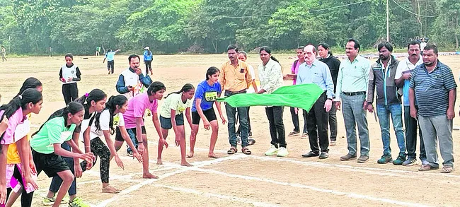 హోరాహోరీగా అథ్లెటిక్స్‌ పోటీలు