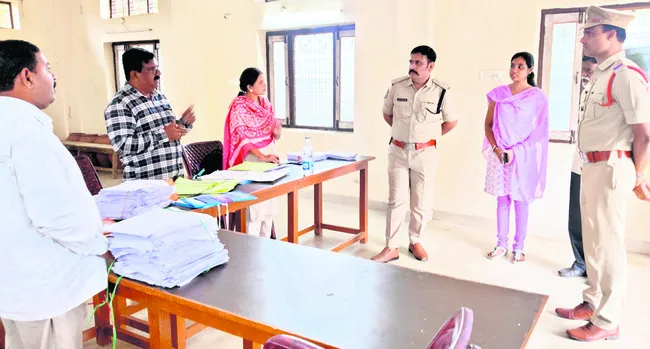 ఎన్నికల నియమావళిని పాటించాలి