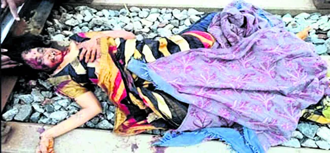 రైలు కింద పడి వివాహిత ఆత్మహత్య 