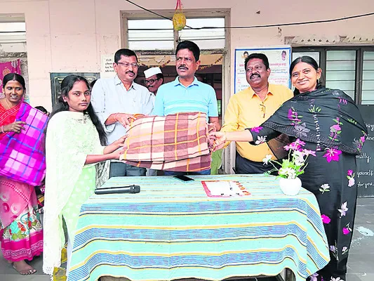 ఇష్టపడి చదివితేనే విజయం