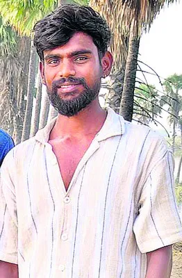 రోడ్డు ప్రమాదంలో యువకుడి మృతి 