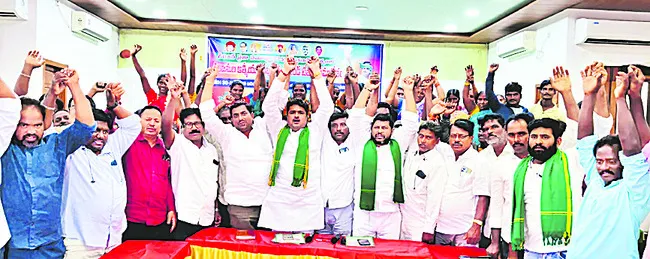 గిరిజనులపై సర్కార్‌ నిర్లక్ష్యం 
