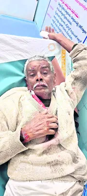 కారు ఢీకొని వృద్ధుడికి గాయాలు