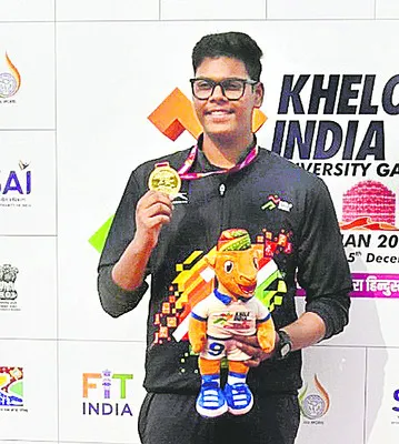 స్వర్ణం సాధించిన కేఎల్‌యూ విద్యార్థి 