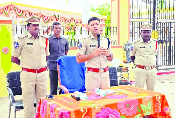 ఎన్నికలకు ప్రజలు సహకరించాలి 