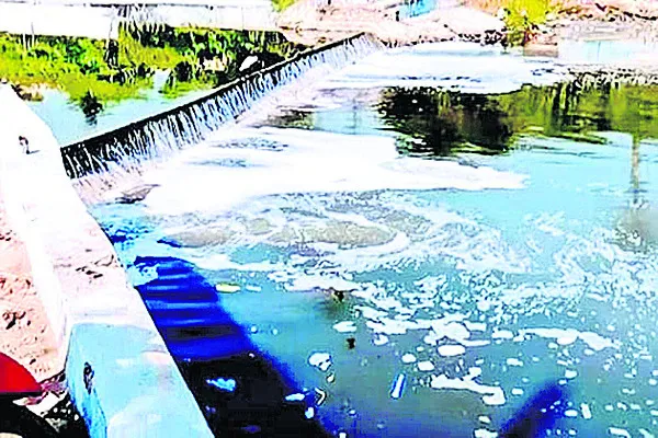 పూరీ సముద్రంలోకి మురుగు నీరు