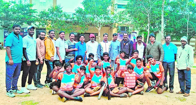 హోరాహోరీగా బేస్‌బాల్‌ పోటీలు 