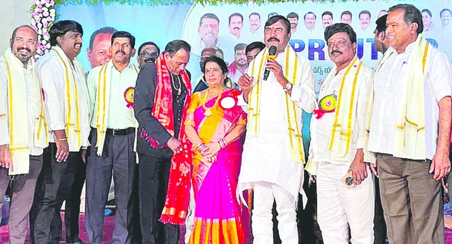 ఉపాధ్యాయులతోనే దేశ భవిష్యత్‌ 