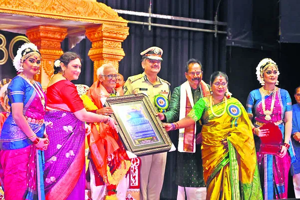 అలరించిన సంగీత, నృత్య ప్రదర్శనలు 