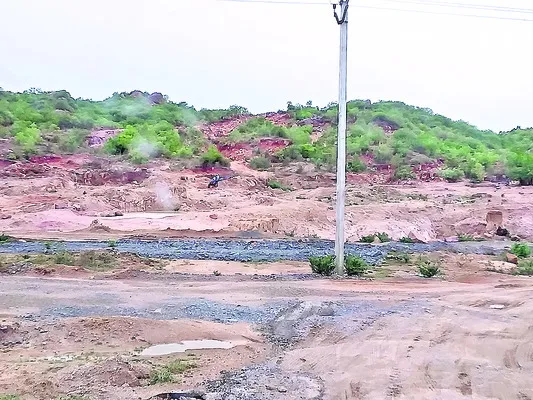 కొల్లగొడుతూ.. కోట్లు గడిస్తూ!