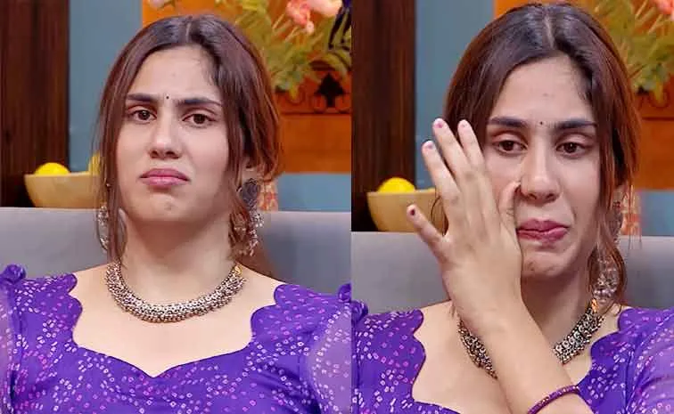 Bigg Boss 9 Telugu: Divya Nikitha Buzz Interview with Sivaji