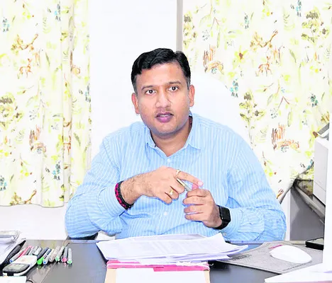 ● మొదటి విడతకు సర్వం సిద్ధం ● సమస్యాత్మక కేంద్రాలపై ప్రత్యేక దృష్టి ● ఎన్నికలు ప్రశాంతంగా సాగేలా పకడ్బందీ చర్యలు ● అందుబాటులో టోల్‌ఫ్రీ నం.18004251939 ● ‘సాక్షి’ ఇంటర్వ్యూలో కలెక్టర్‌ రాజర్షిషా