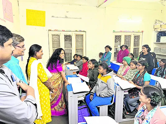 శత శాతం ఉత్తీర్ణత సాధించాలి 
