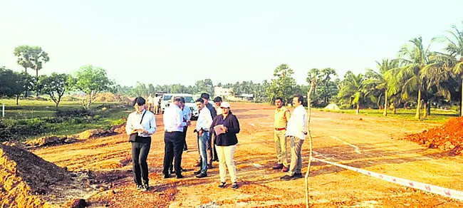 స్టీల్‌ప్లాంట్‌కు కేటాయించిన భూముల పరిశీలన
