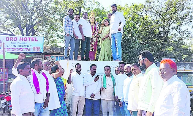 ఘనంగా దీక్షా విజయ్‌ దివస్‌
