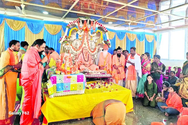 భక్తిభావాలు పెంచుకోవాలి 