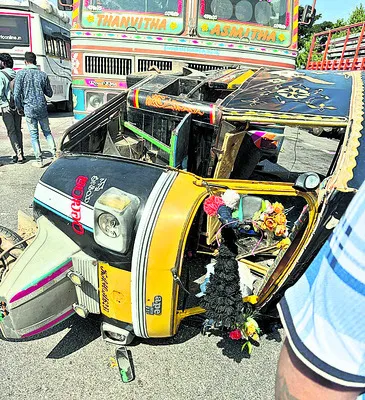 కర్ణాటకలో ప్రమాదం.. చలివెందల వాసి మృతి 
