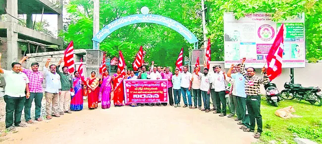 మెనూ ప్రకారం మధ్యాహ్న భోజనం 
