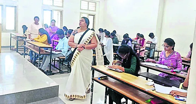 మొదలైన పీజీ మూడో సెమిస్టర్‌ పరీక్షలు 