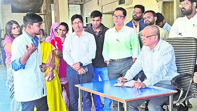 వైద్య విద్యార్థుల ధర్నా విరమణ