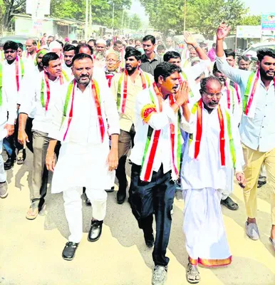 ఆదర్శ గ్రామంగా తీర్చిదిద్దుతా