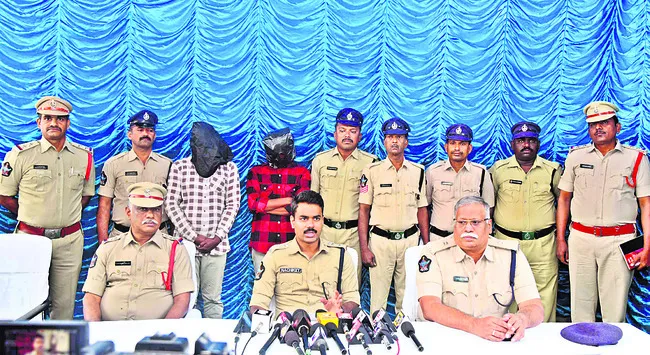 మోటార్‌ సైకిళ్ల చోరీ కేసులో ఇద్దరి అరెస్టు