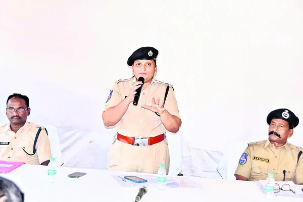 ఎన్నికల విధుల్లో నిర్లక్ష్యం వద్దు 