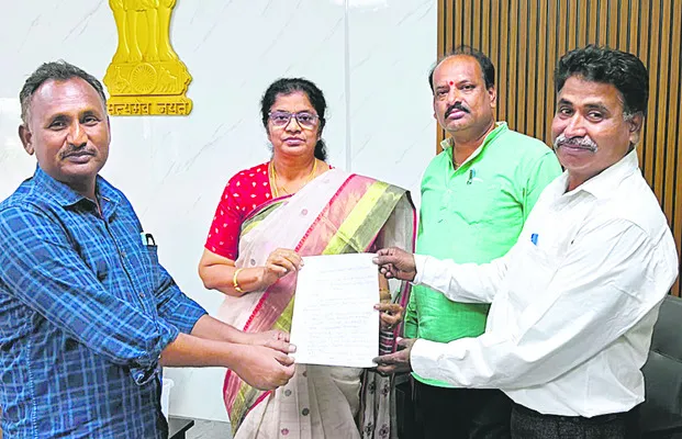 కనీస సదుపాయాలు కల్పించండి