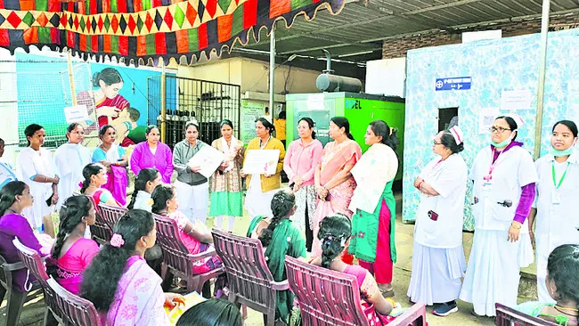 గర్భిణులు ప్రత్యేక జాగ్రత్తలు తీసుకోవాలి 